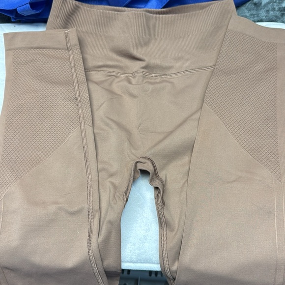 Lululemon Size 6 Leggings - Picture 3 of 4